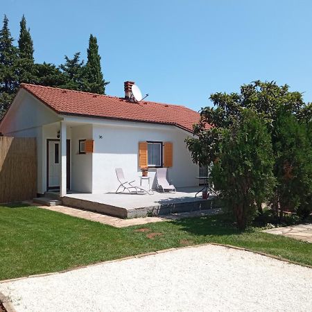 Holiday Home Mirela Sisan Luaran gambar