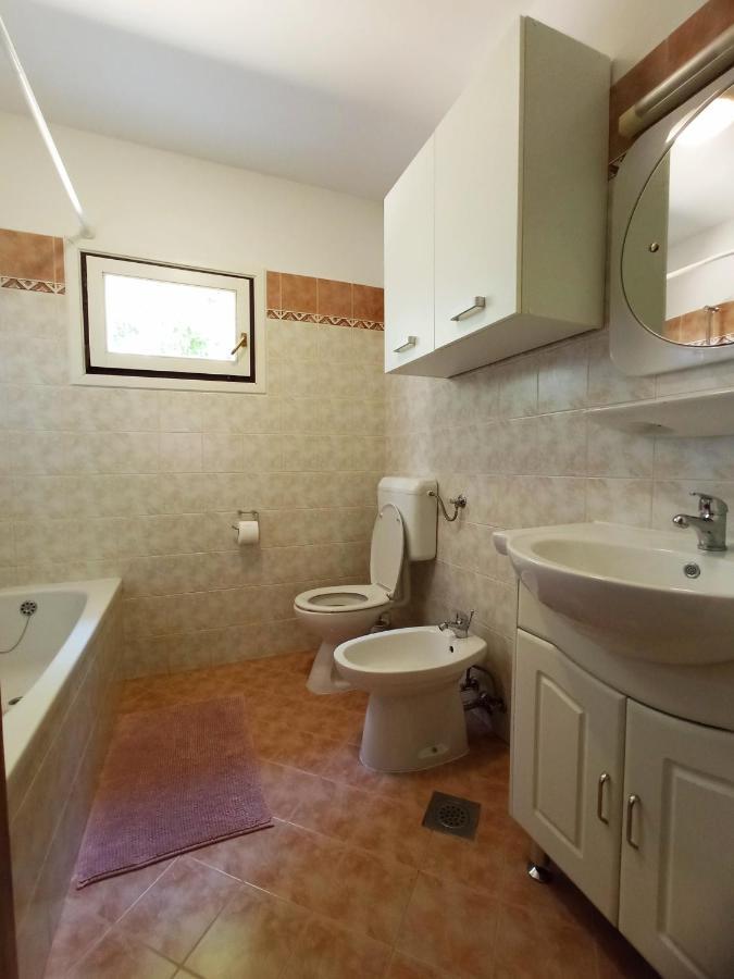 Holiday Home Mirela Sisan Luaran gambar