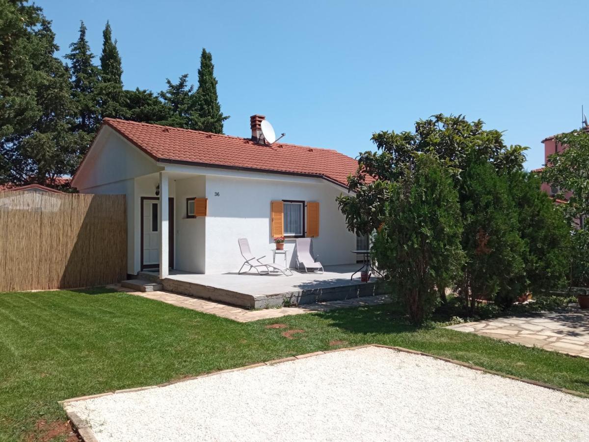 Holiday Home Mirela Sisan Luaran gambar