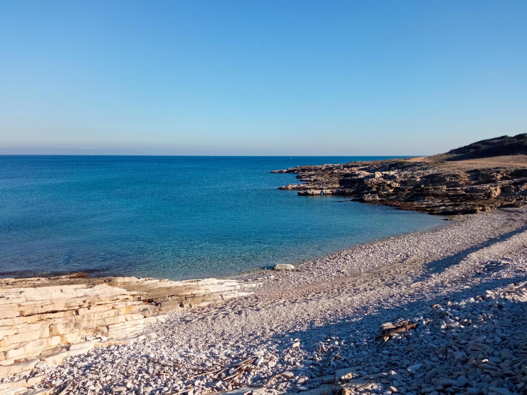 Holiday Home Mirela Sisan Luaran gambar