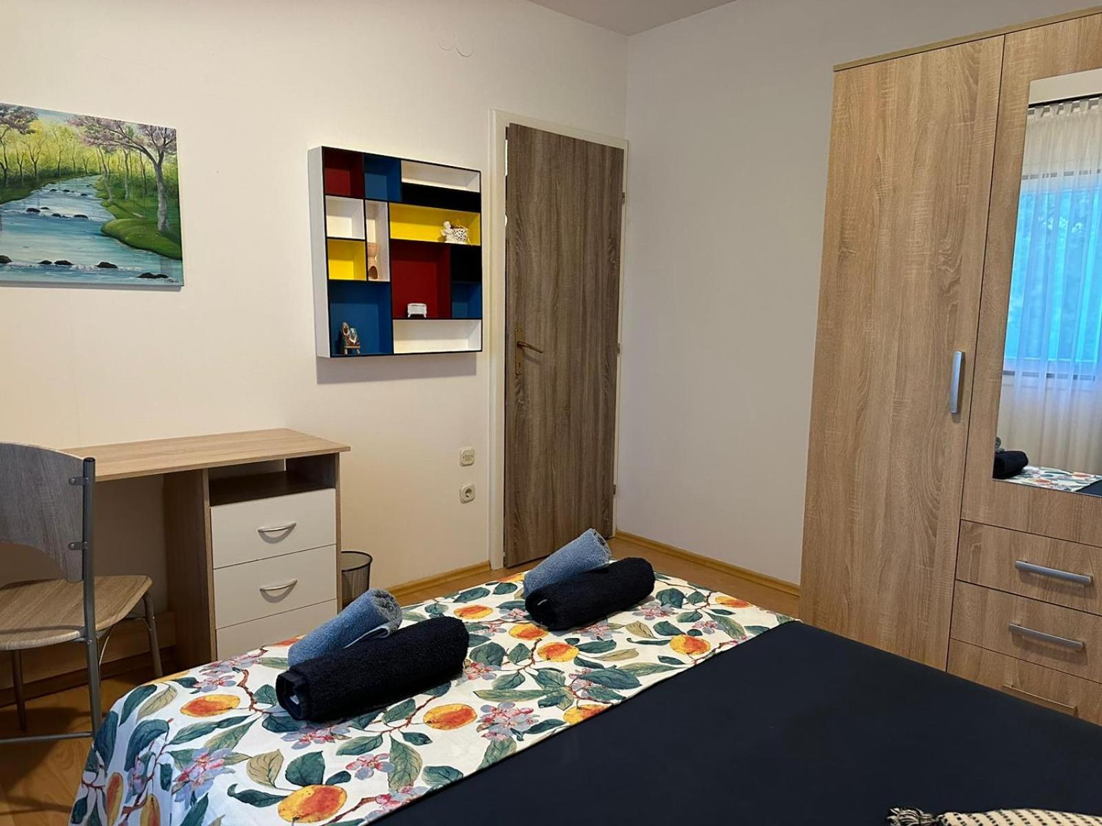 Holiday Home Mirela Sisan Luaran gambar